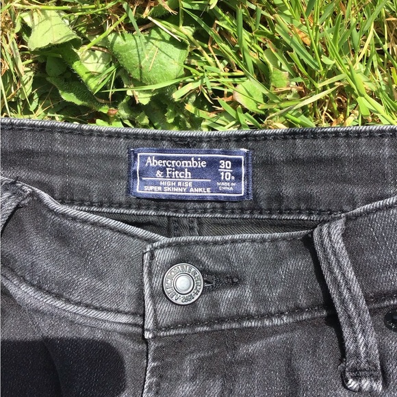 Abercrombie & Fitch High Rise Super Skinny Ankle Embroidered Daisy Jeans Size 10 - Picture 2 of 4